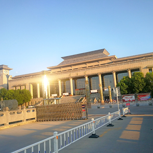 我脱了老师内裤摸她爆尿了
