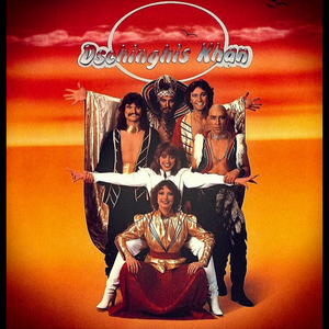 我脱了老师内裤摸她爆尿了
