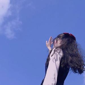 我脱了老师内裤摸她爆尿了
