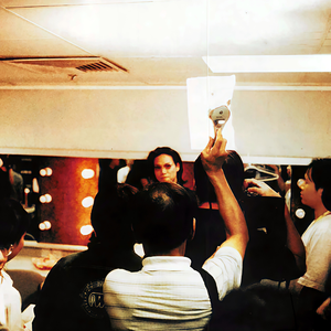 我脱了老师内裤摸她爆尿了
